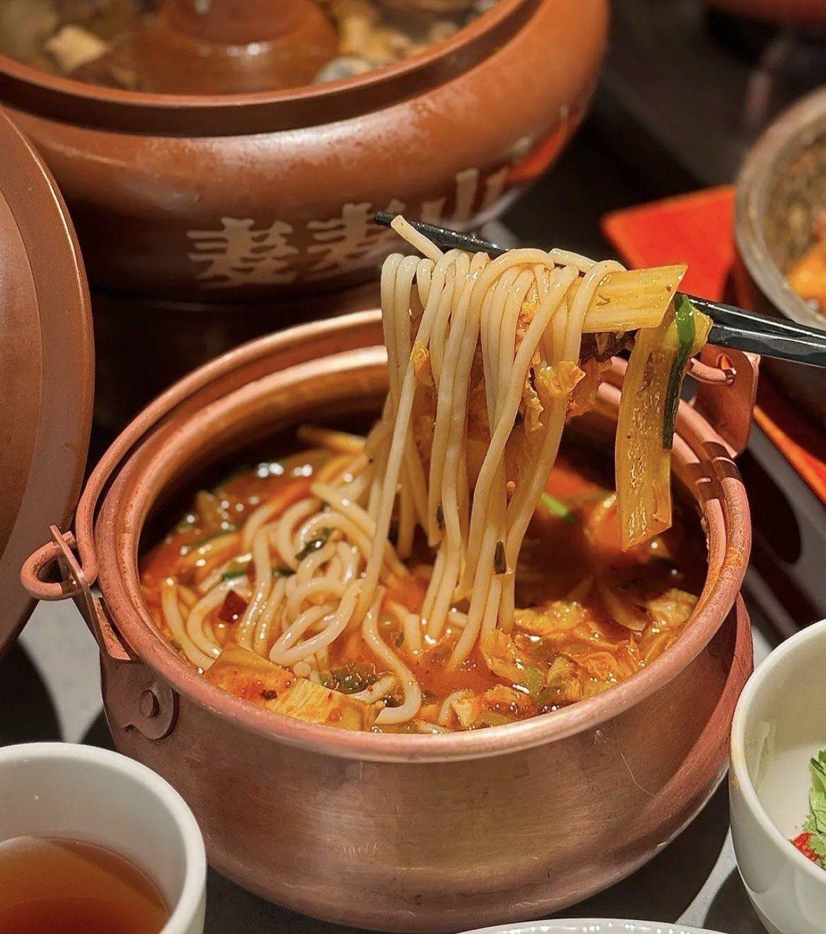 寻味昆明，这些特色早餐好好吃！昆明早餐推荐：1、特色小锅米线、巷子豆花米线、