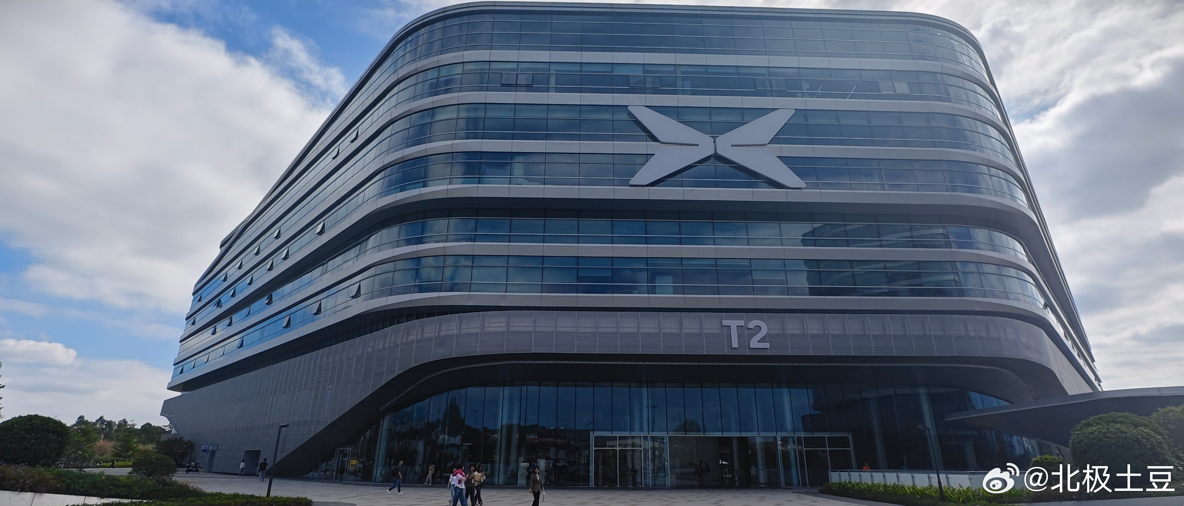 小鹏科技日小鹏新园区的这个食堂真的是我见过品类最丰富的了[笑着哭]而且它大到什