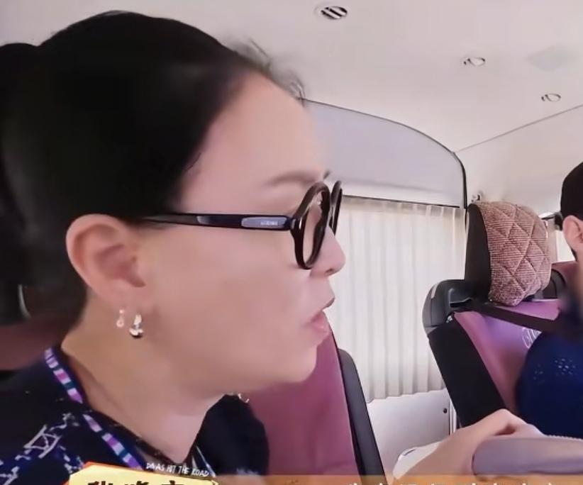 那英以为张晚意晚上去找李沁和张雅琪游泳了，李沁赶紧解释没有，那英：“我真没想到张