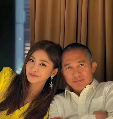 这组照片‏，梁‎朝伟八成不敢⁠让‎刘嘉玲看到﻿⁠吧？
