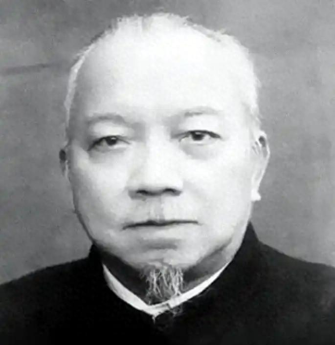 一位国军上将当选新中国副主席引热议，很多人不服，周恩来说如果听他就无需长征？1