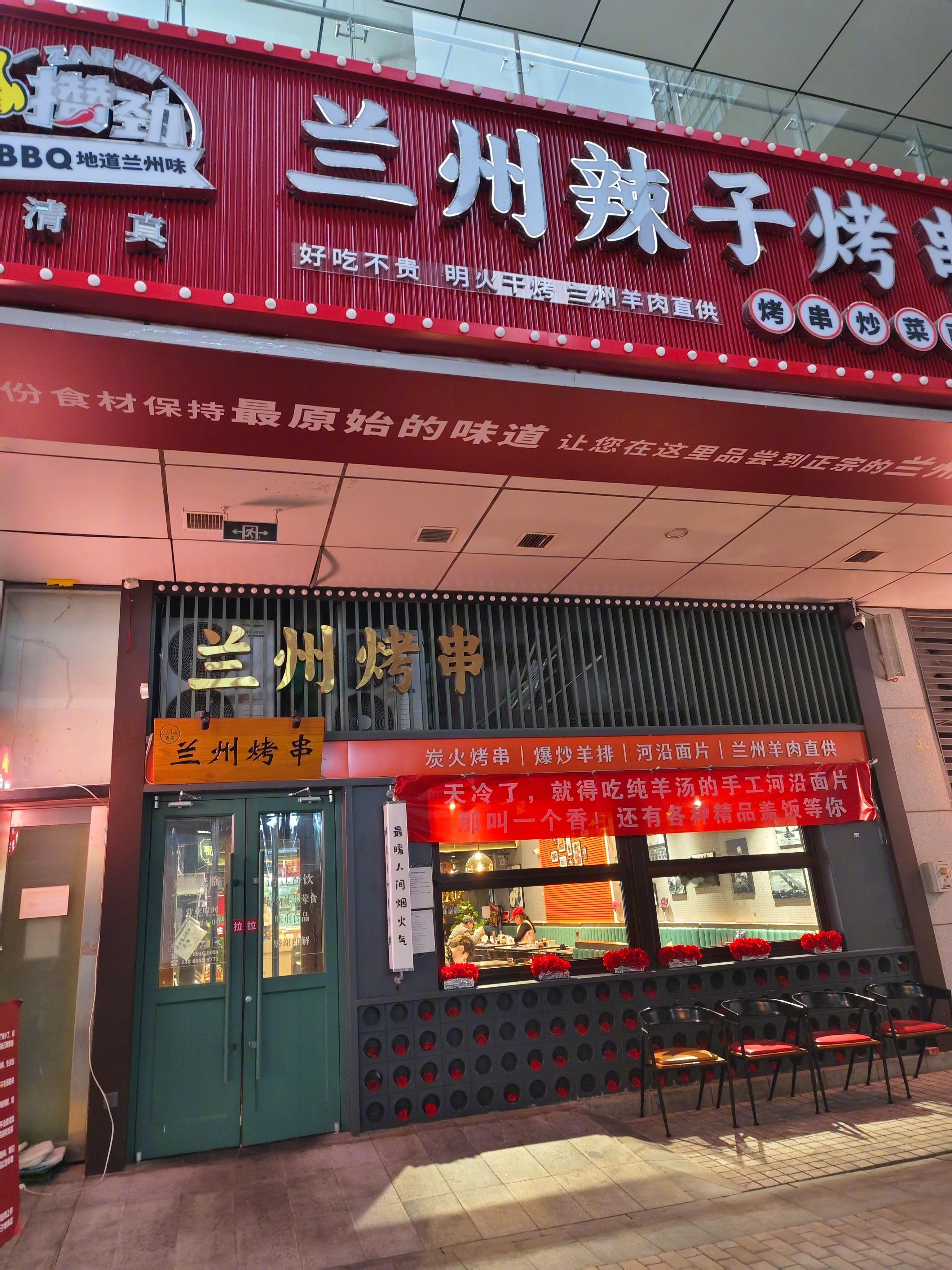 作为一个吃货，在大城市的一大好处就是能找到某个地方口味最正的小吃。当然这需要探索