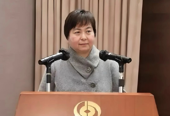 赌王何鸿燊的女儿何超蕸安静地离开了这一年她才刚刚满60岁。生病住院的最后这段时