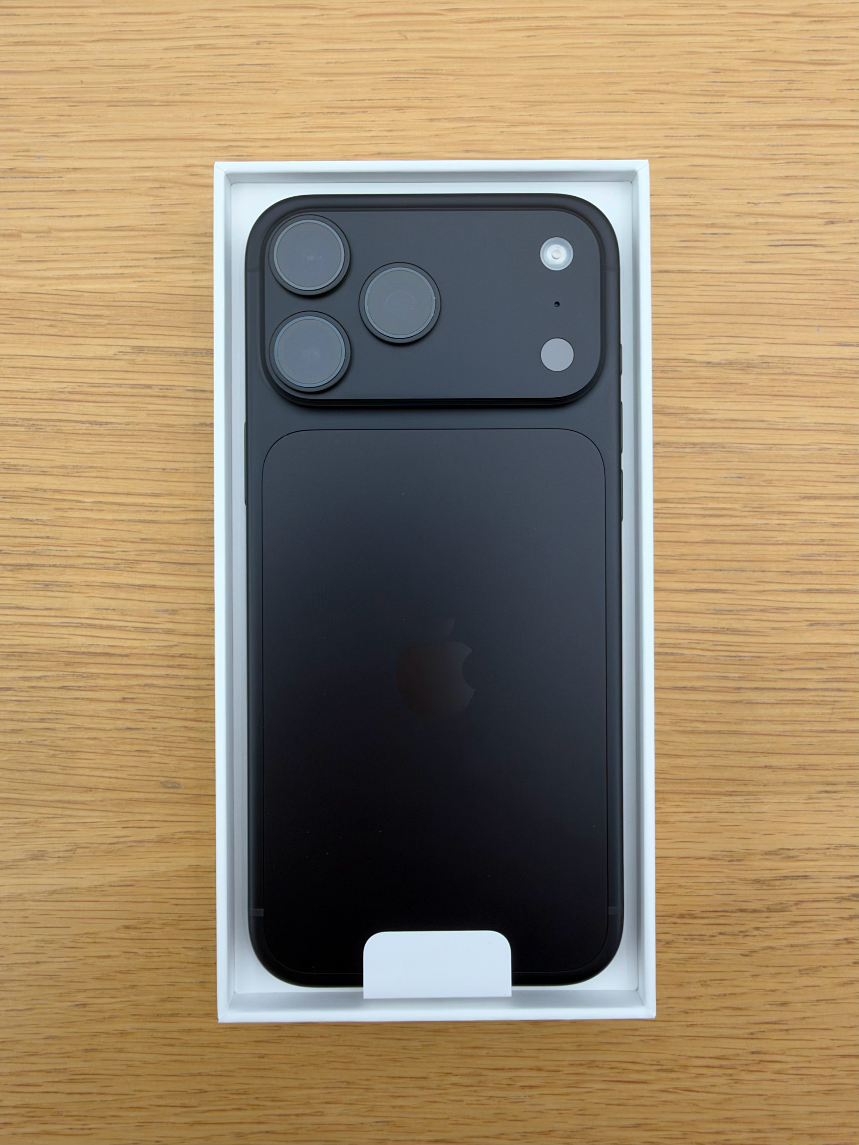 再次感慨下iPhone18ProMax的黑色黑的深邃Apple​