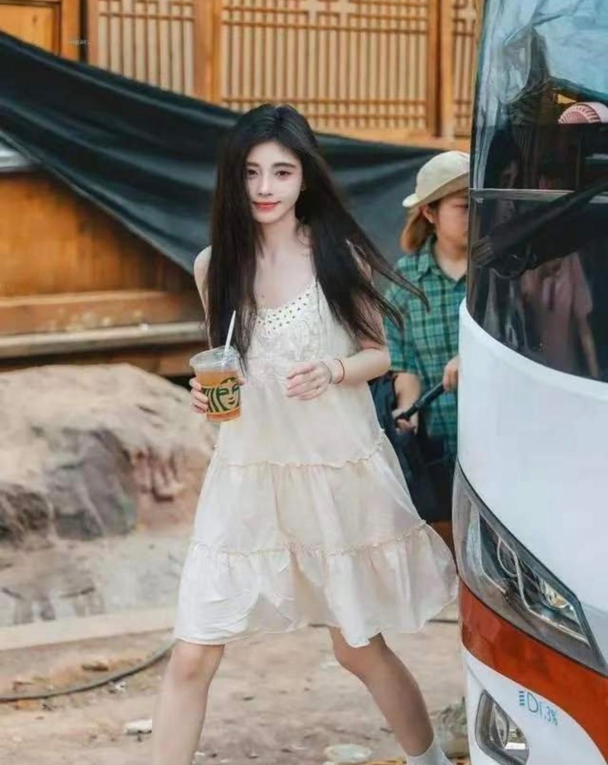 鞠婧祎素颜被拍，离开十级滤镜后，这状态你打几分？