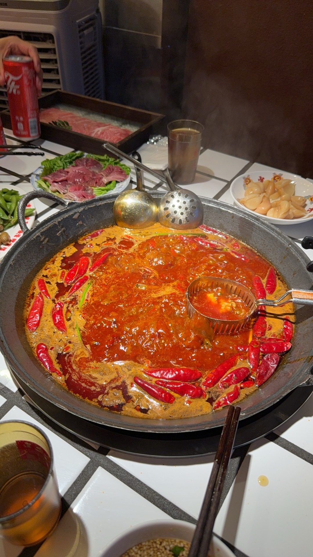 吃火锅吃一半，电磁炉坏了[捂脸哭]​​​