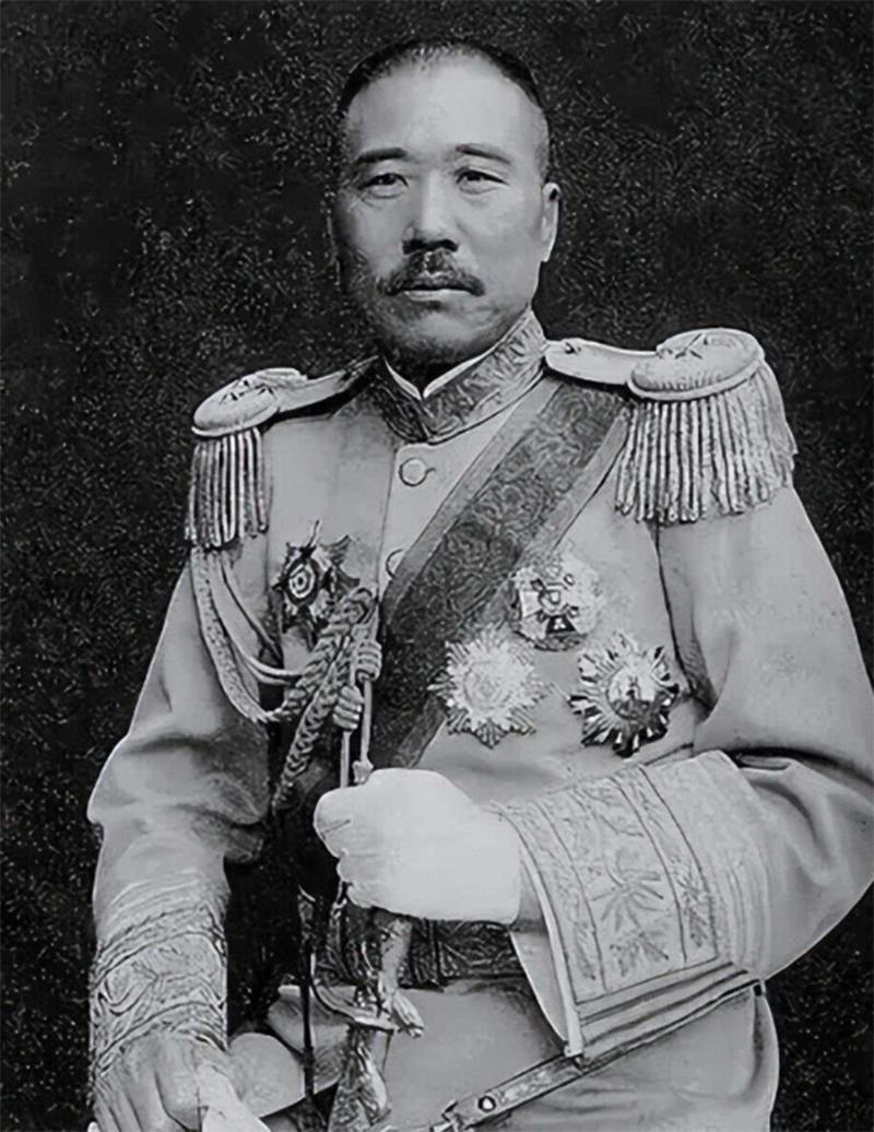 1921年，张宗昌投奔张作霖，却苦于没钱送礼，他灵机一动，挑了两箩筐黑土进入大帅
