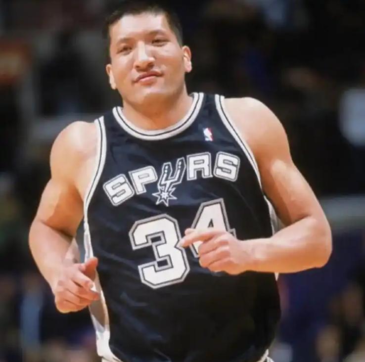 NBA的养老金规则写得很死，只要你打满3个赛季，这张终身饭票就焊死了。巴特尔，常