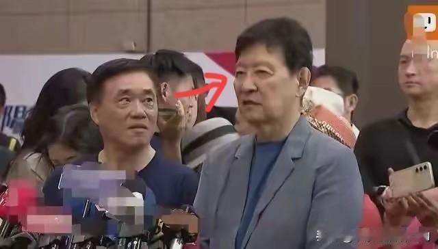 这两位老兄，才是最好的兄弟。老赵怒气冲冲地说：谁上都一样，老郝你执意要上，你