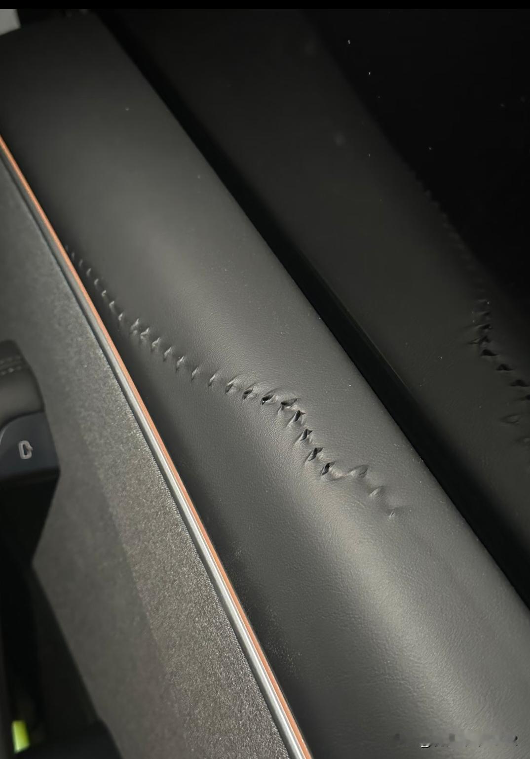 我晕，这个咋整？从窗口搬柜子没注意直接划拉过去了，这怎么处理？