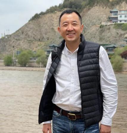2015年清华硕士陈行甲，谈当县委书记的经历，语出惊人！他说：“我当巴东县委书记