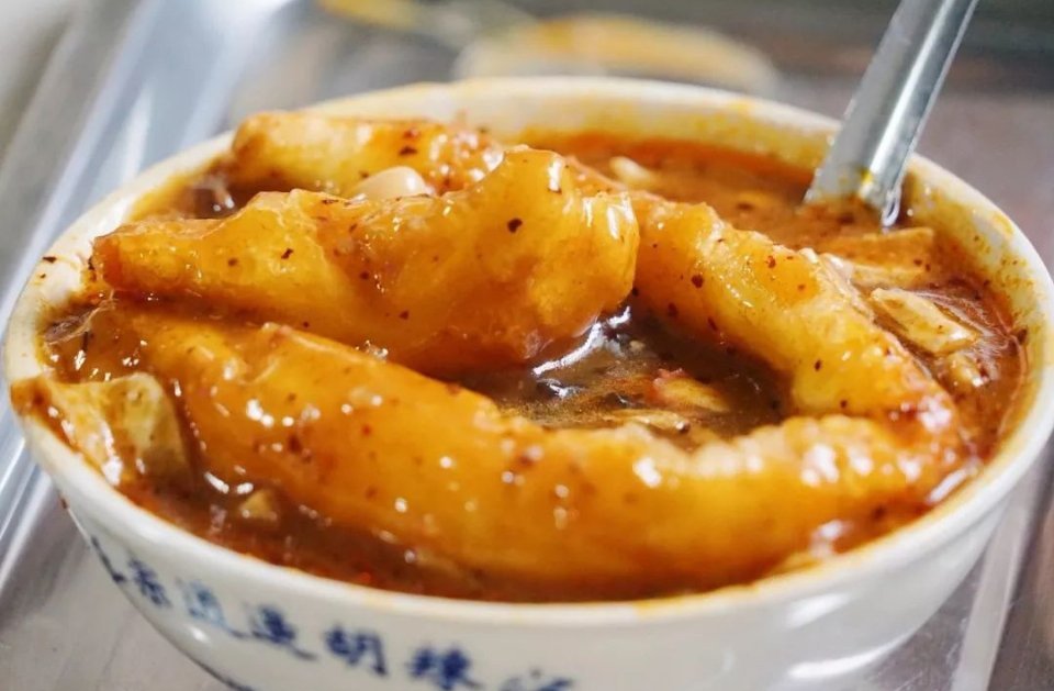 胡辣汤最爱泡老油条，吃完再加一杯老绿茶，绝了。​​​