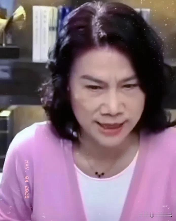 董明珠说，我们有大量的德国进口设备，因为之前在中国买不到高端的精密设备，因为对设