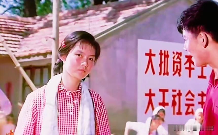 著名演员潘虹气质冷艳、高雅，年轻时在银幕上多扮演知识女性；人到中老年后，在荧屏上