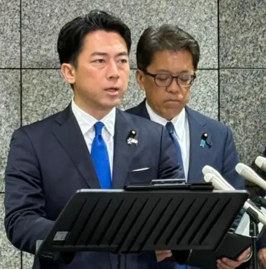 刚被歼-15锁定照射日本就慌了！日本也就这点能耐，又怂又爱挑衅。6日下午，我军