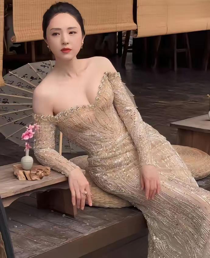 当妈的忙当闺女的也忙我觉得小酒窝接的通告太多。有点忙不过来。除非放暑假，寒假