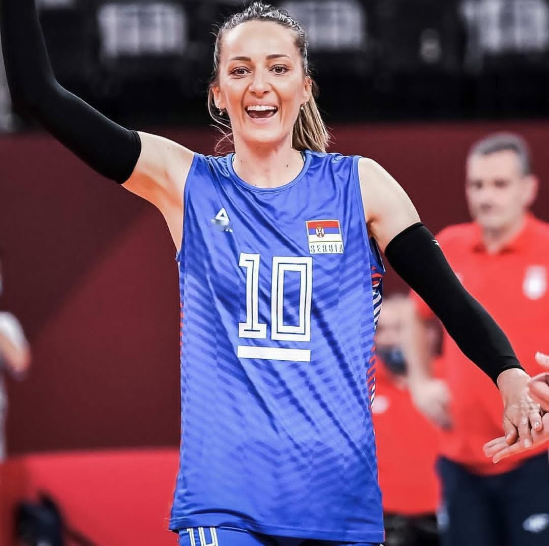 根据采访，塞尔维亚排球传奇人物马娅·奥捷年诺维奇透露，国家队主教练佐兰·特尔季奇