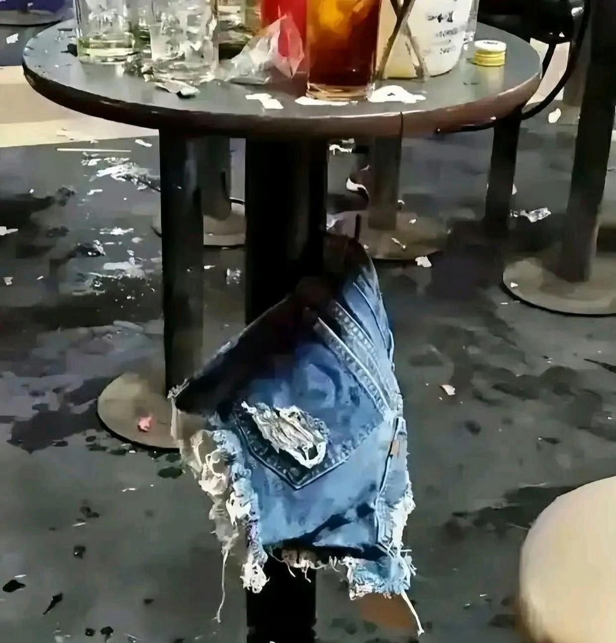 某地散场后的酒吧！不愧是藏污纳垢之所！