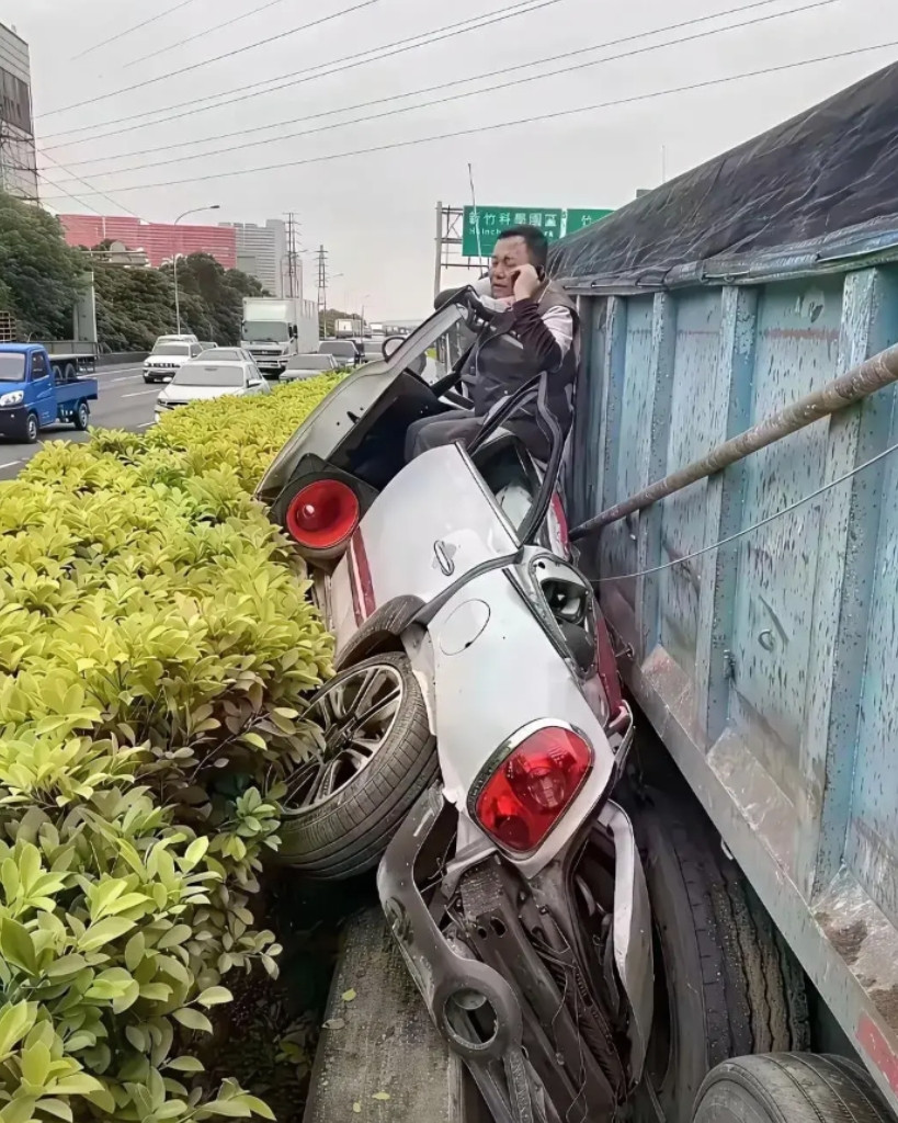 这种车祸您见过吗？司机是如何实现的