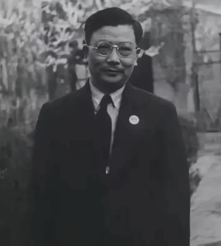 特务头子缪庄林，借着赴西安述职的空档，竟一头闯进延安，扑通一声跪在地上高喊：我是