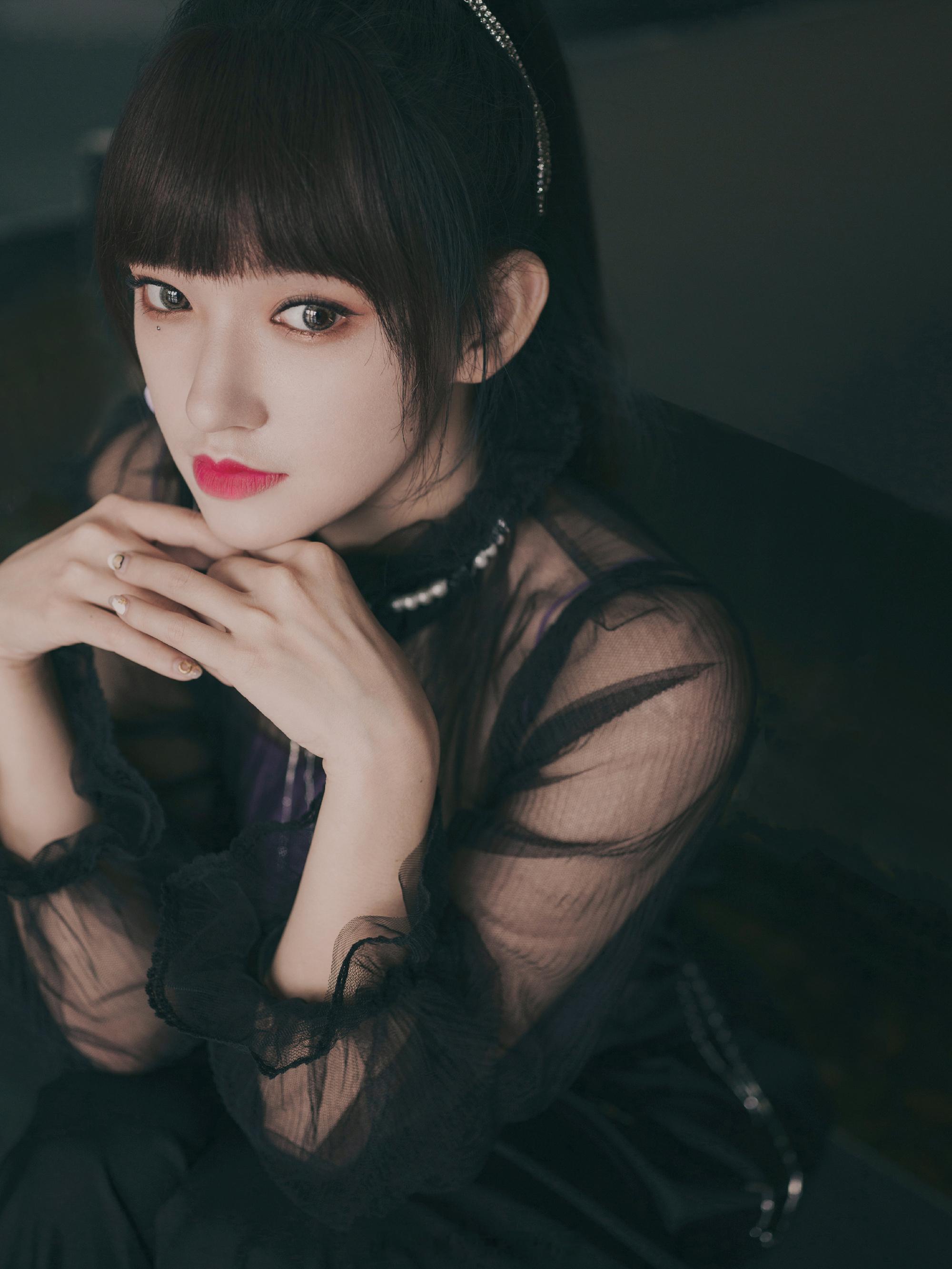 程潇黑纱龙女装穿搭