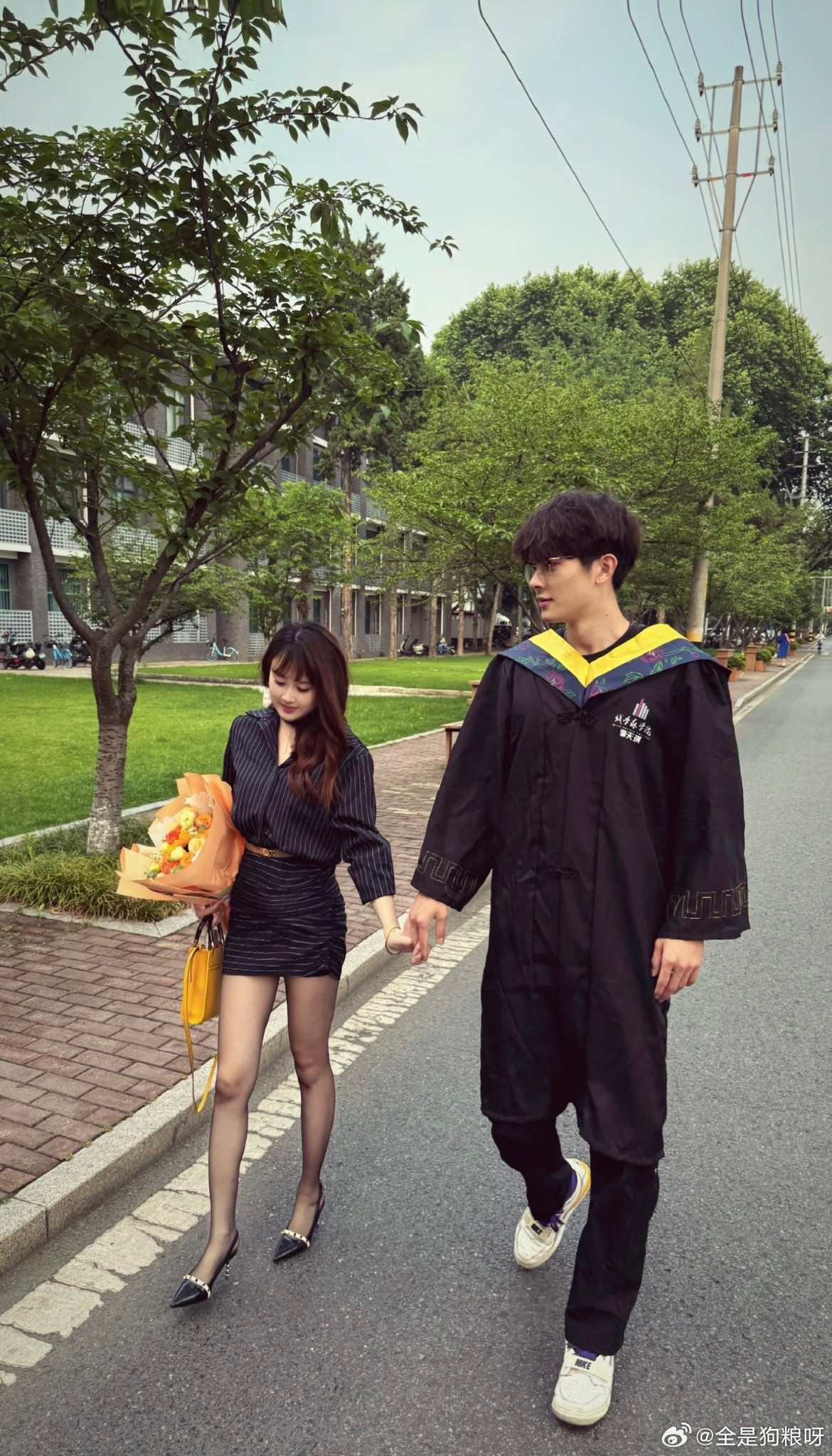 女朋友如约而至的来陪我毕业​​​