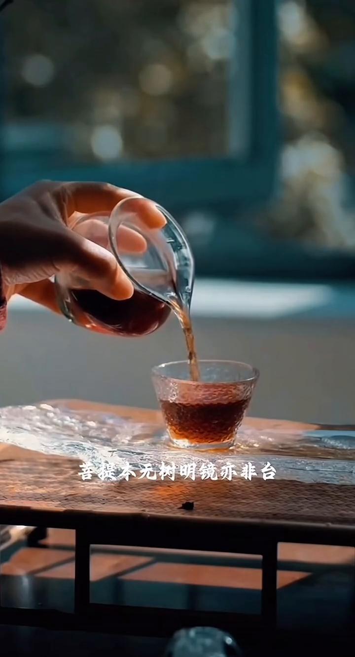 随缘。世间万物皆有因果，万事万物自有安排。你越执着越痛苦，越强求越失去。人生本