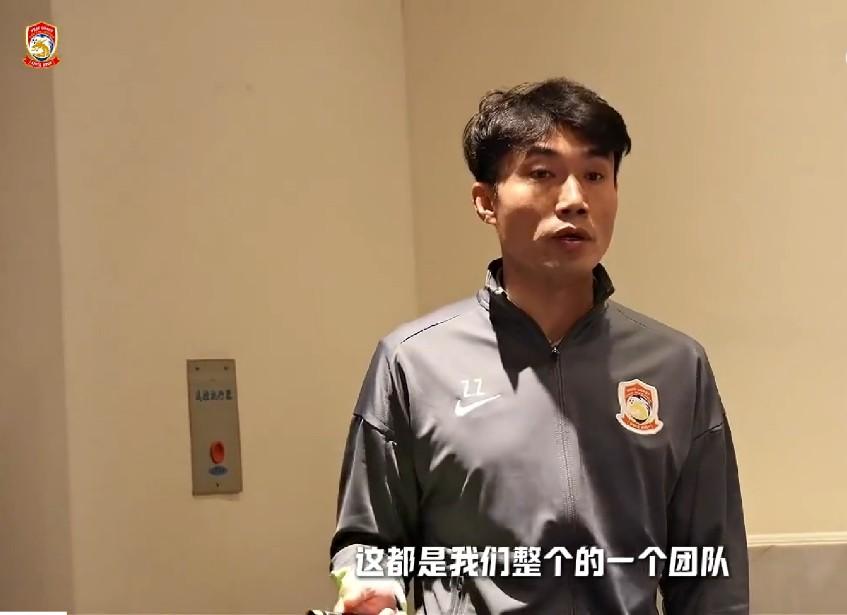 青岛西海岸0:0重庆铜梁龙的比赛，只能说两支球队都不想赢球。都是在为了比赛而