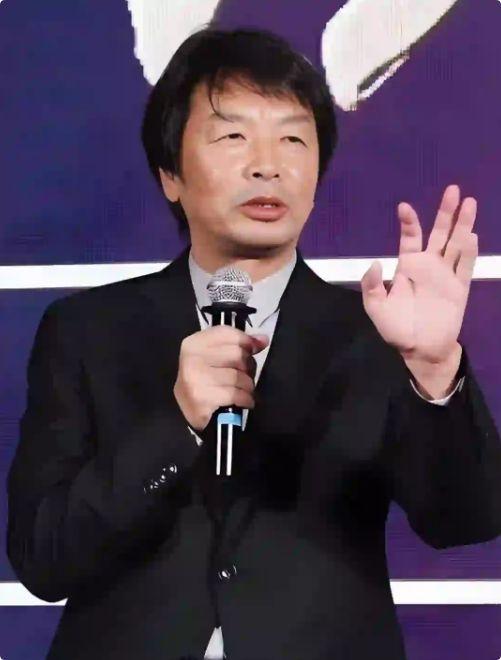 刘震云一句话撕开很多亲密关系里的真相，男人未必渴求爱情，只是需要女性带来的陪伴与