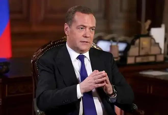 梅德韦杰夫：一旦战败，就用核弹攻击4个国家，让世界进入末日，将动用战略核武器针对