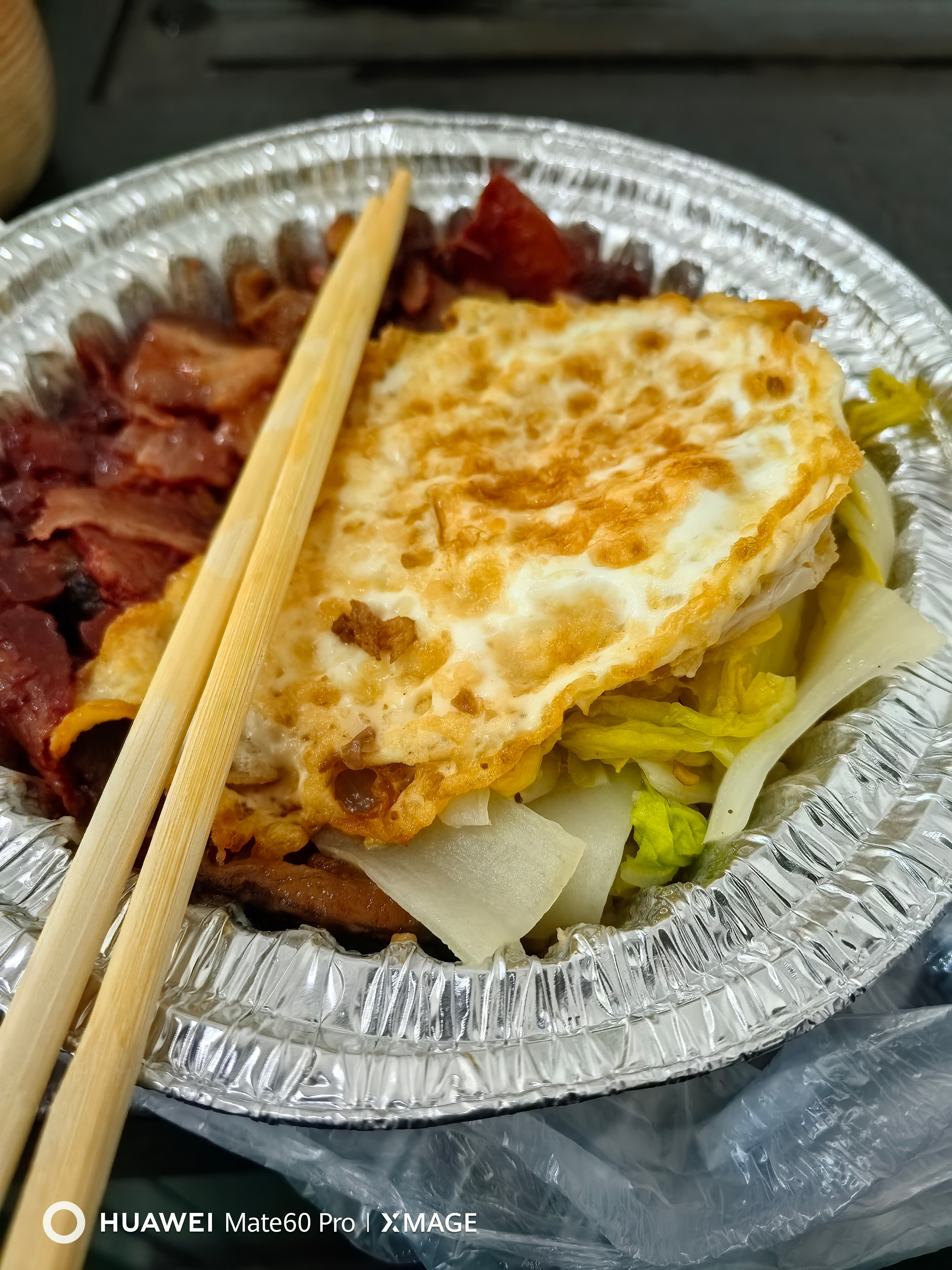 吃饭了香菇滑鸡➕叉烧➕煎蛋➕青菜，猜猜多少钱💰