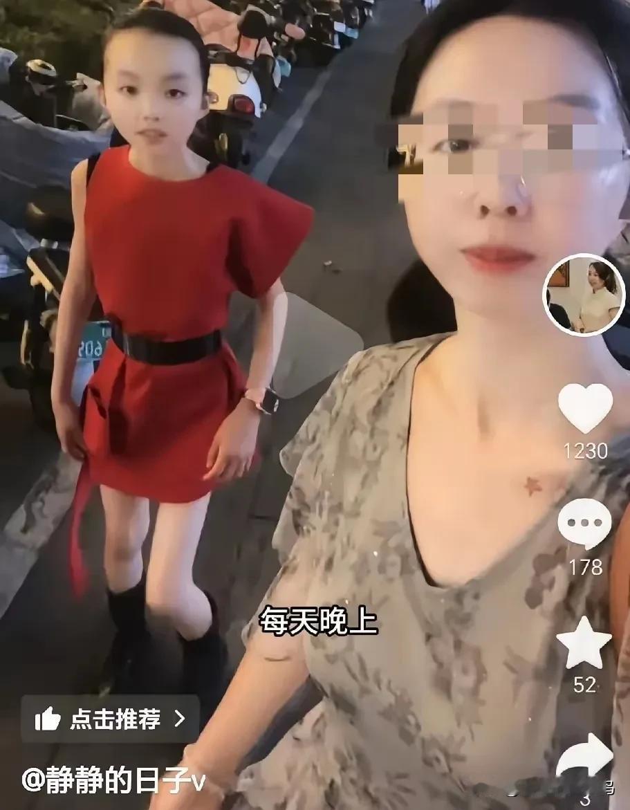 郭威那十岁多的女儿，妈妈把她打扮成这般模样，真让人直摇头。穿着超短的红连衣裙