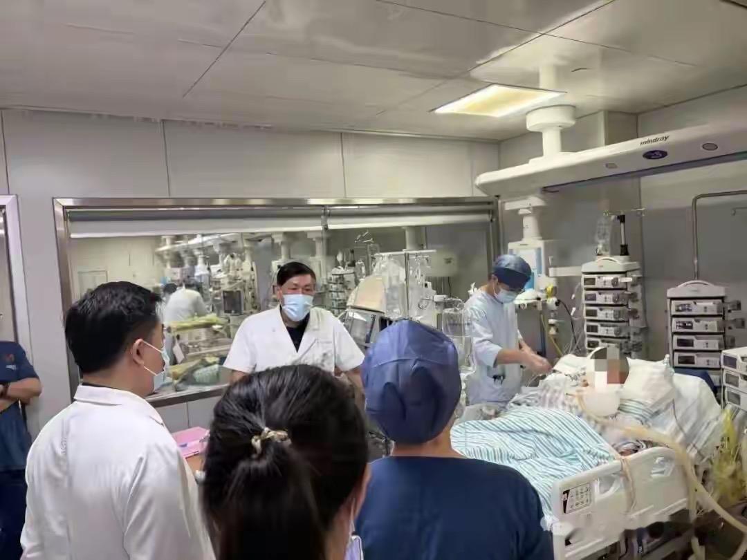 杭州46岁男子一顿红烧猪蹄吃进ICU！抽出“牛奶血”，很多人天天在犯太惊险！
