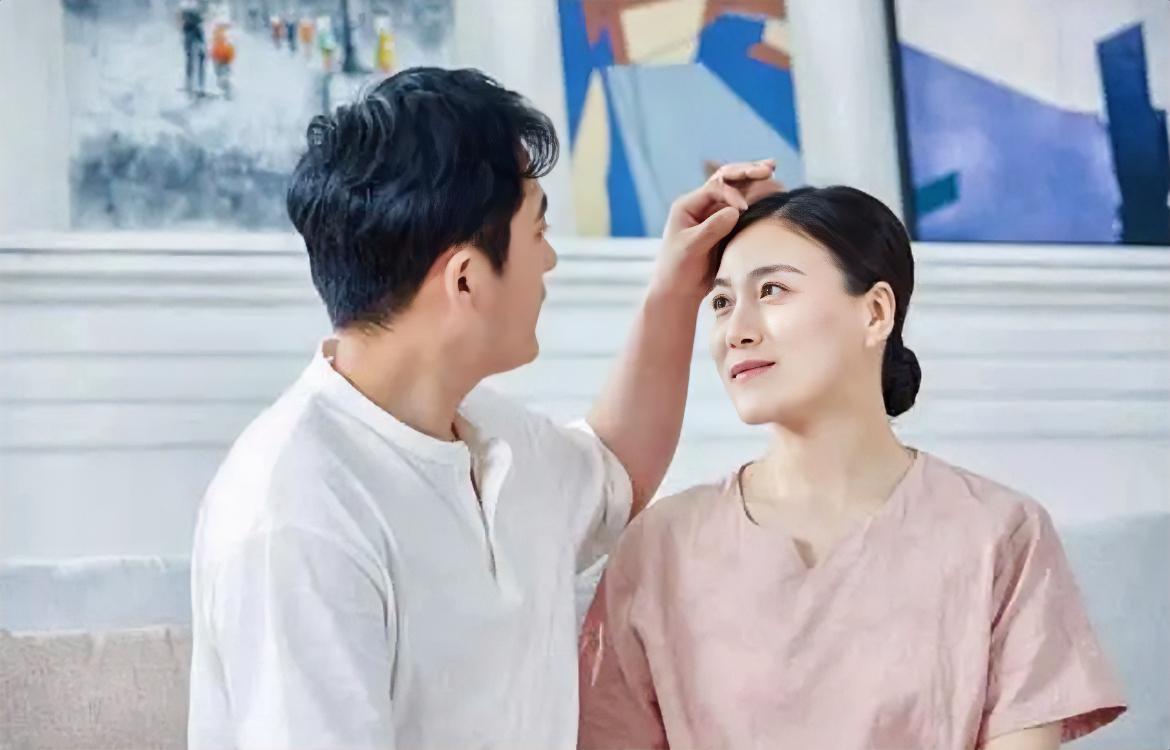 什么样的夫妻最容易白头偕老？我说一个颠覆三观的答案：各玩各的。你以为恩爱