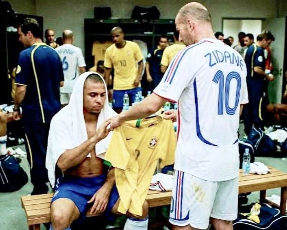 分享一个关于2006年世界杯巴西输给法国之后的小故事，来着西西尼奥的回忆：“20