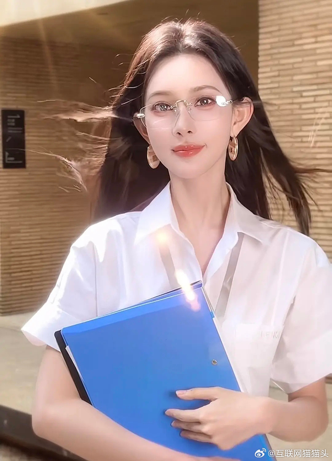 原来高智感确实不是靠妆造就能包装出来的