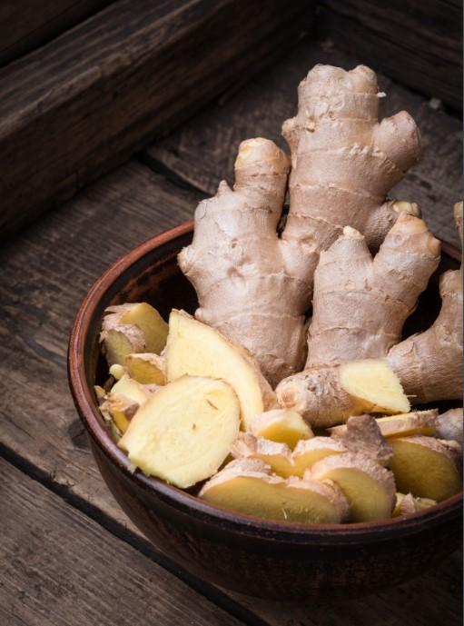 老辈人说“冬吃萝卜夏吃姜”，其实藏着超实用的养生逻辑，尤其现在这个节气，姜真的