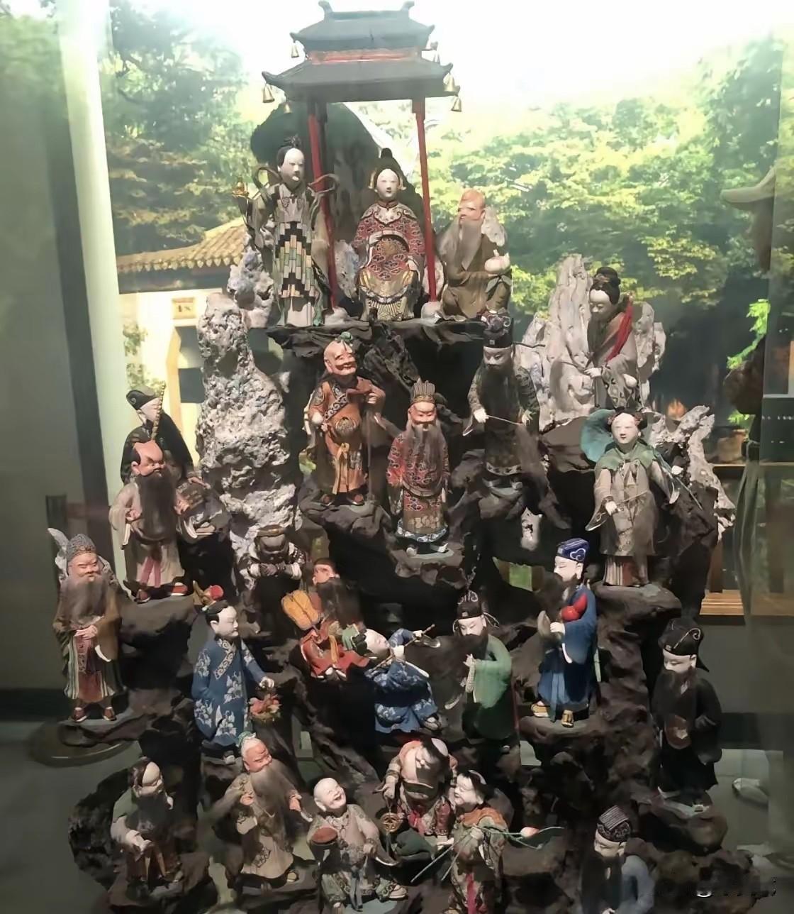 1884年，江苏无锡知县廖纶做了个大胆的决定——拿出120两银子，订制一套惠山泥