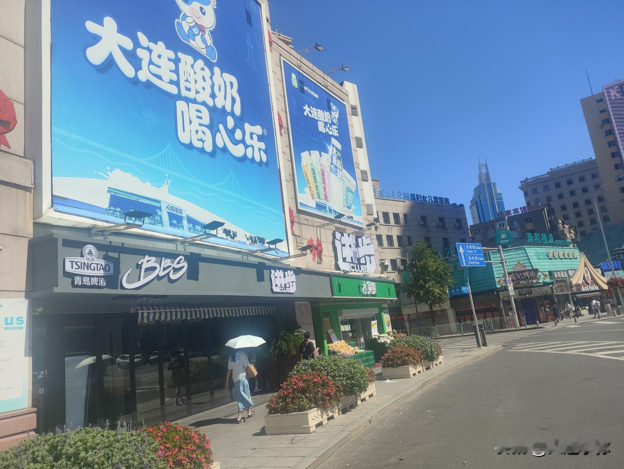 大连友好广场水晶球下新店亮相！友好广场进步老影院旧址迎来新生！近期刷到这家