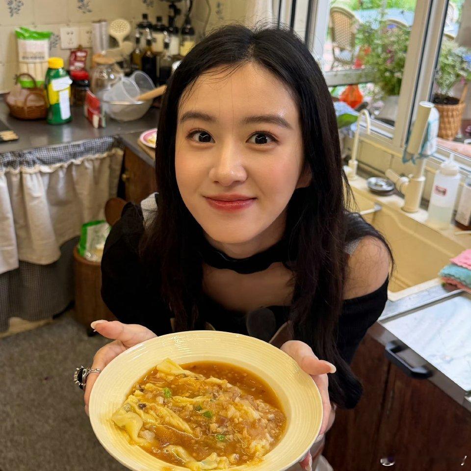 #包上恩##包上恩#每天都要好好吃饭哦🥰​