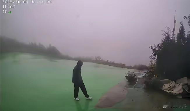 济南29岁苏某某确认身亡！救援队称是在一处山崖下找到遗体。他穿着连帽衣，有点驼，