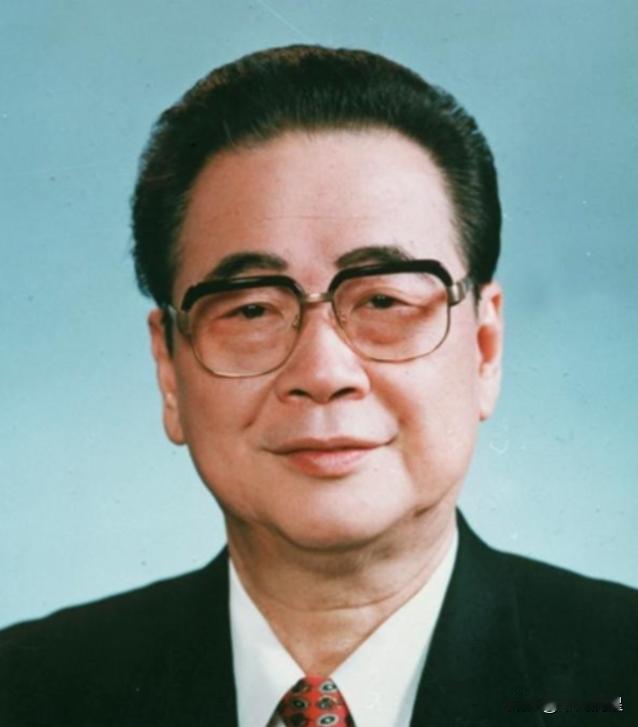 1992年7月18日中午12时15分，天津海河两岸的船只齐声拉响汽笛，送
