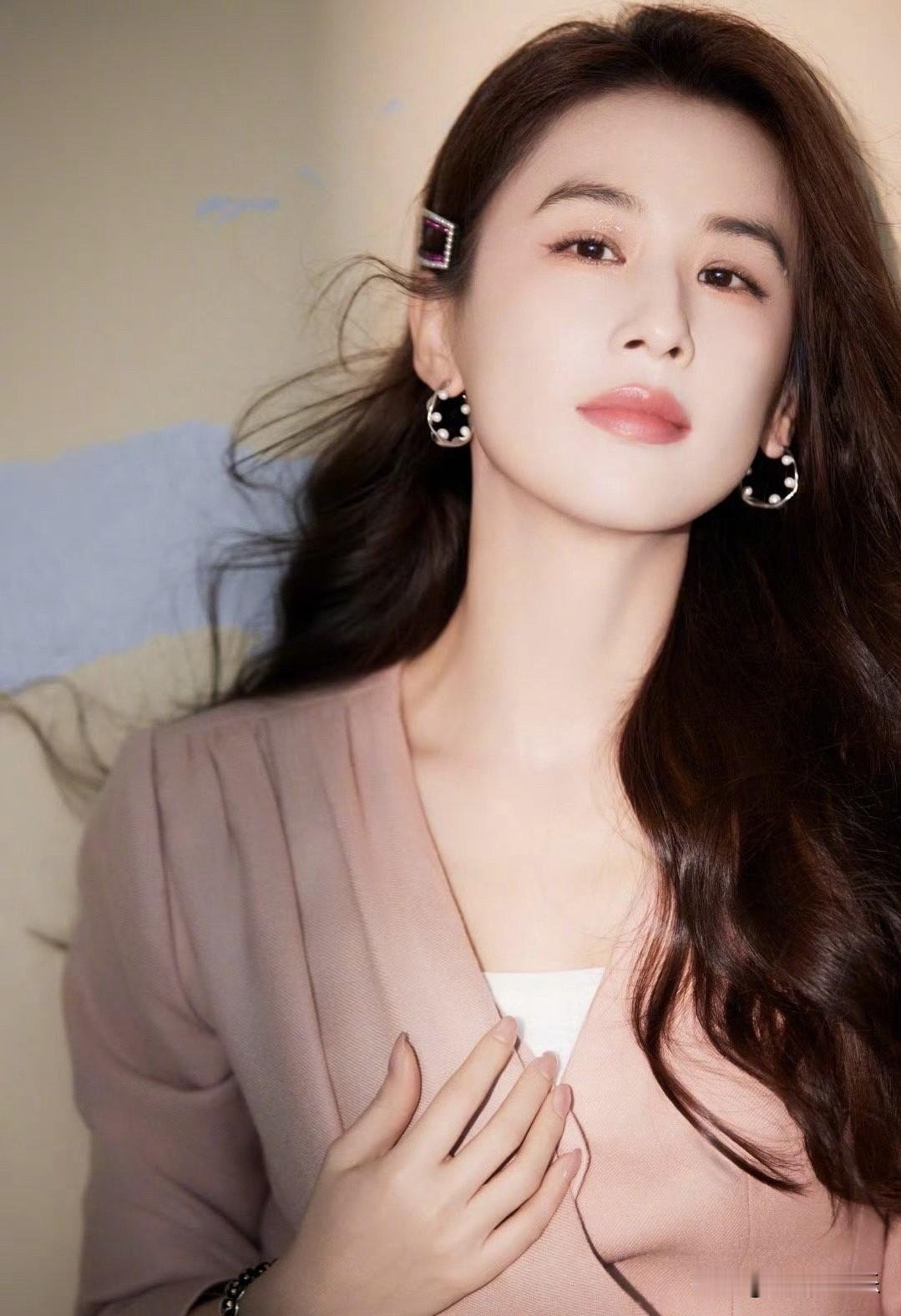 黄圣依，杨子当年《功夫》里惊鸿一瞥的哑女一夜爆红的黄圣依，遇见商人杨子两人