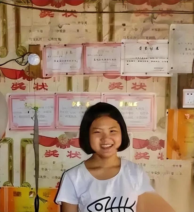 1988年的夜，安徽农村的土坯房。一个男人把刚生的女婴，往葛家兄弟脚边一放：