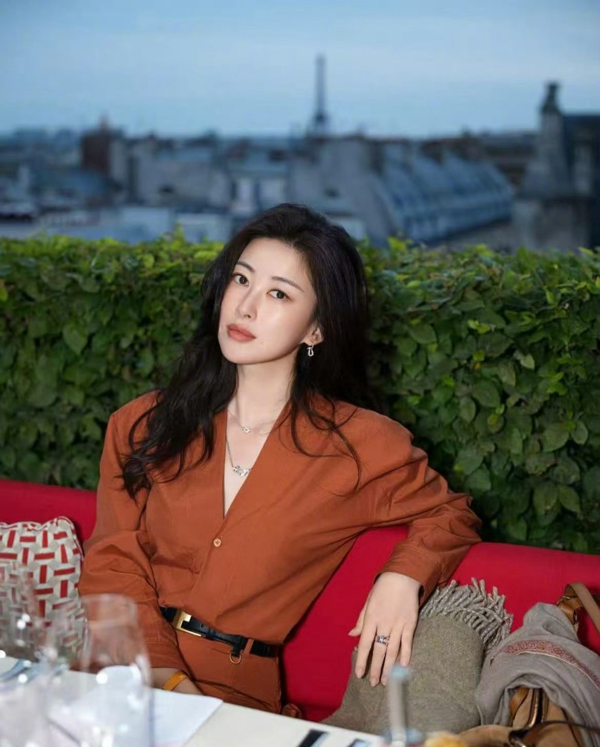 朱珠朱珠好绝的妈咪气质朱珠诠释了独属于成熟妈妈的美感，养育孩子却从未丢失自我。柔