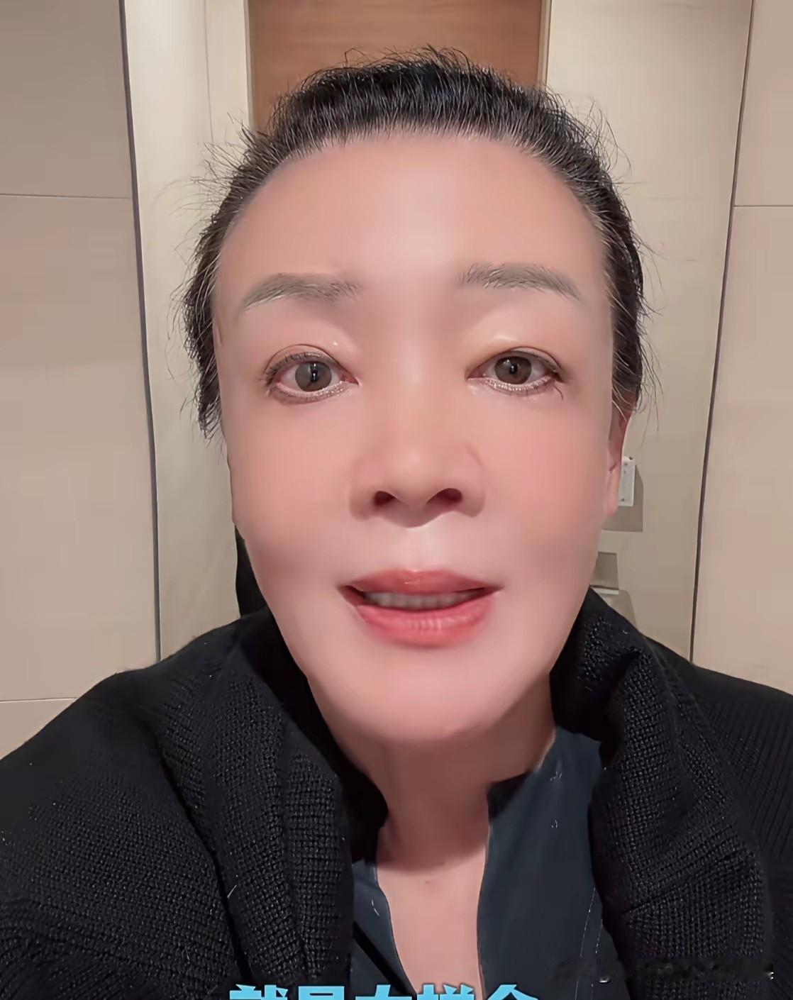 我的天哪，张兰这老太太是懂得让观众心疼的。三天的感冒药一次性都吃完了，我的天想想