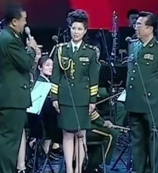 李双江娶了他的学生！多年前在一场音乐会上，黄宏采访李双江和梦鸽。黄宏问李双江，