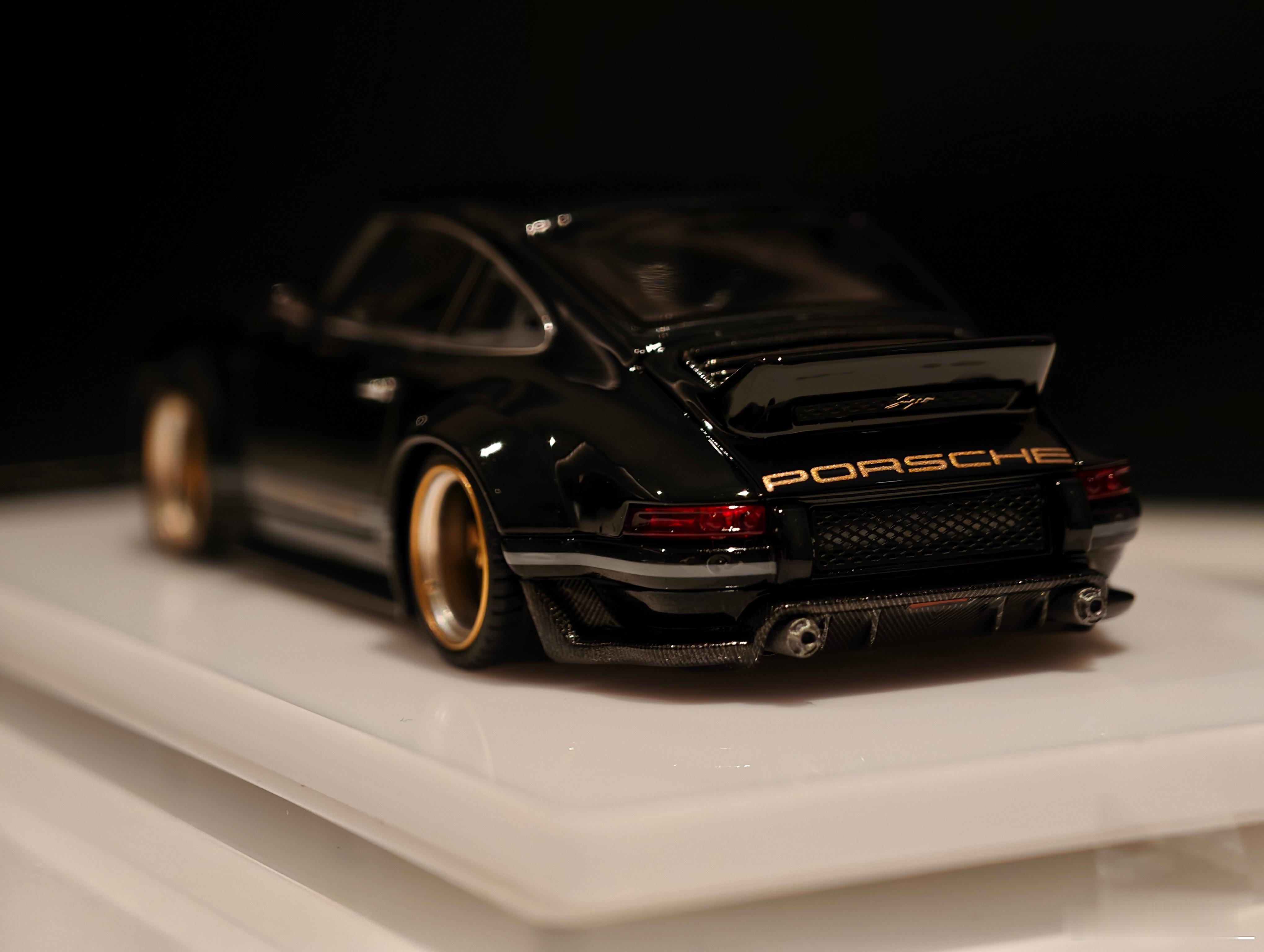 当你逛了很久的车模店买到一台很喜欢的Porsche964美中不足是65/999