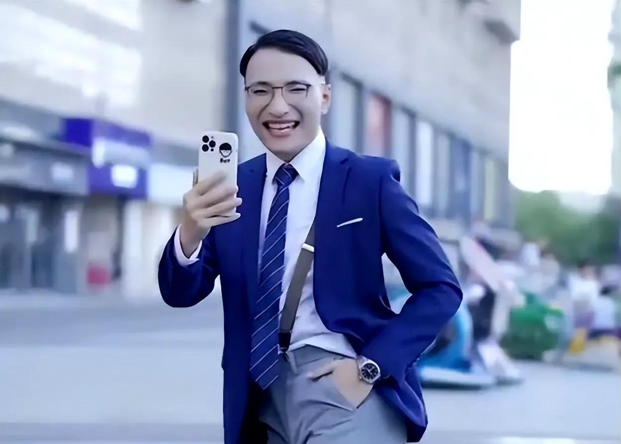 哎呀妈呀，这个高质量男性又出来作妖了！之前魔性翻唱那个被网友骂到销声匿迹。