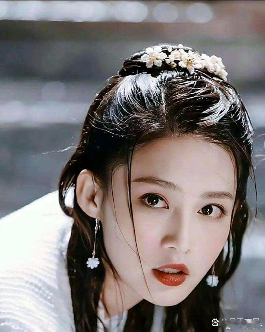 终于懂为啥李沁不火了。以前觉着她资源好却捧不红。看了花少才晓得她这性格红了才怪。